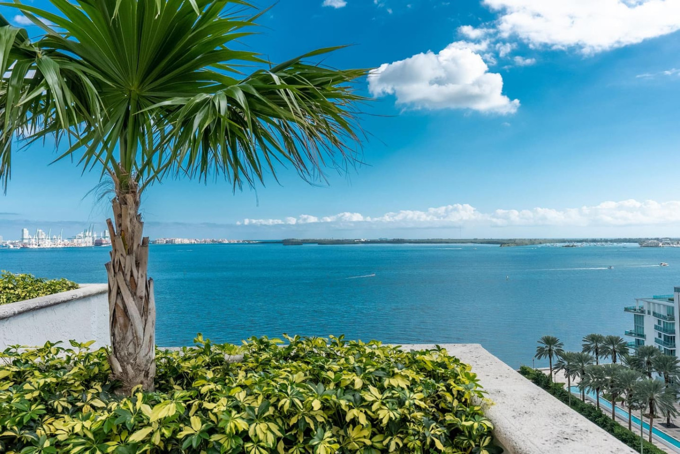 luxury-chic-condo-2br2*free-parking*gym-brickell/