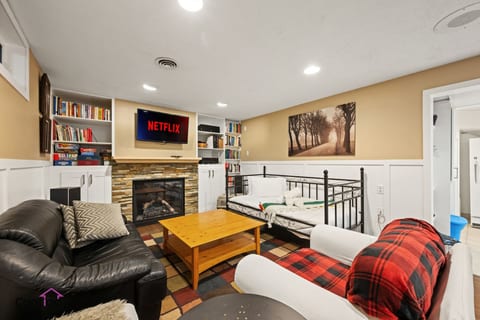 Urban Haven | Near DT | Hot Tub | AC | PetFriendly