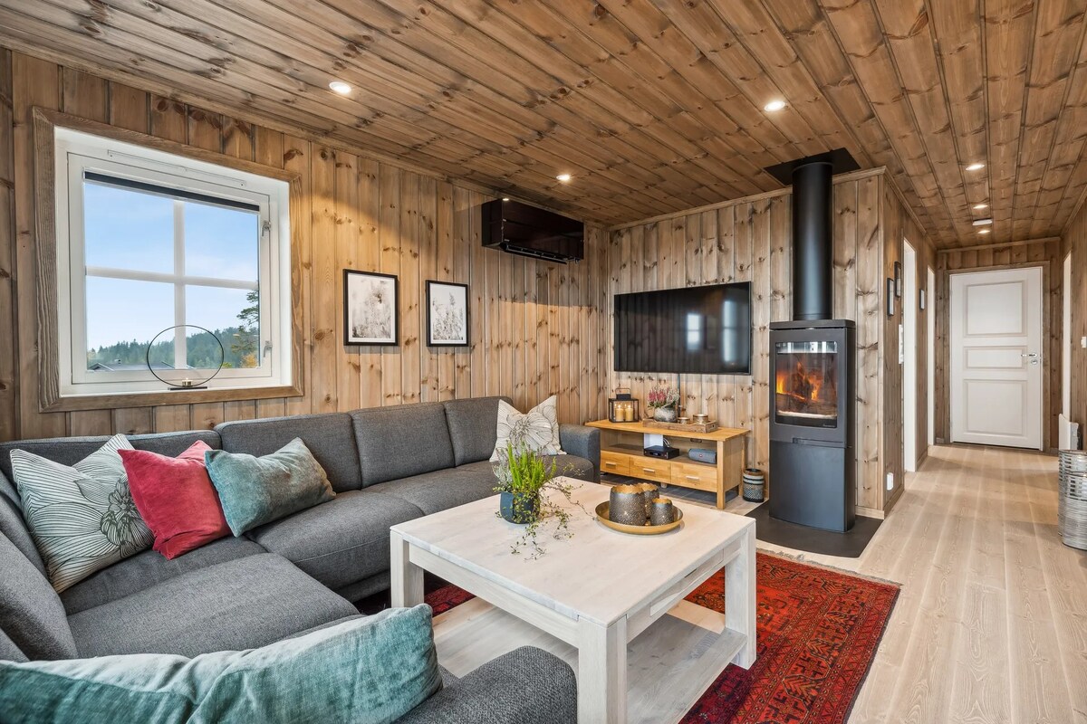 Cabin on Lygna with fantastic views. image 1