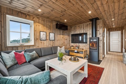 Cabin on Lygna with fantastic views. image 1