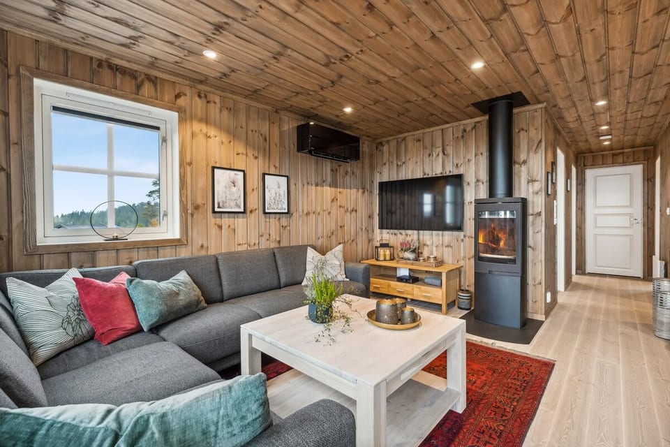 Cabin on Lygna with fantastic views. image 1