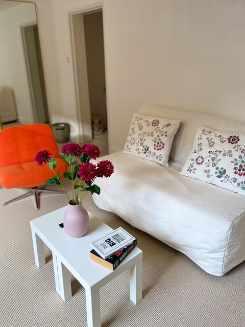 Elegant Central London apartment image 2