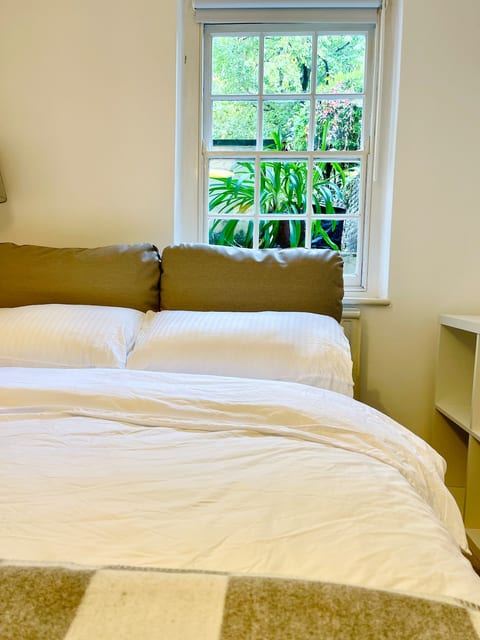 Elegant Central London apartment image 3