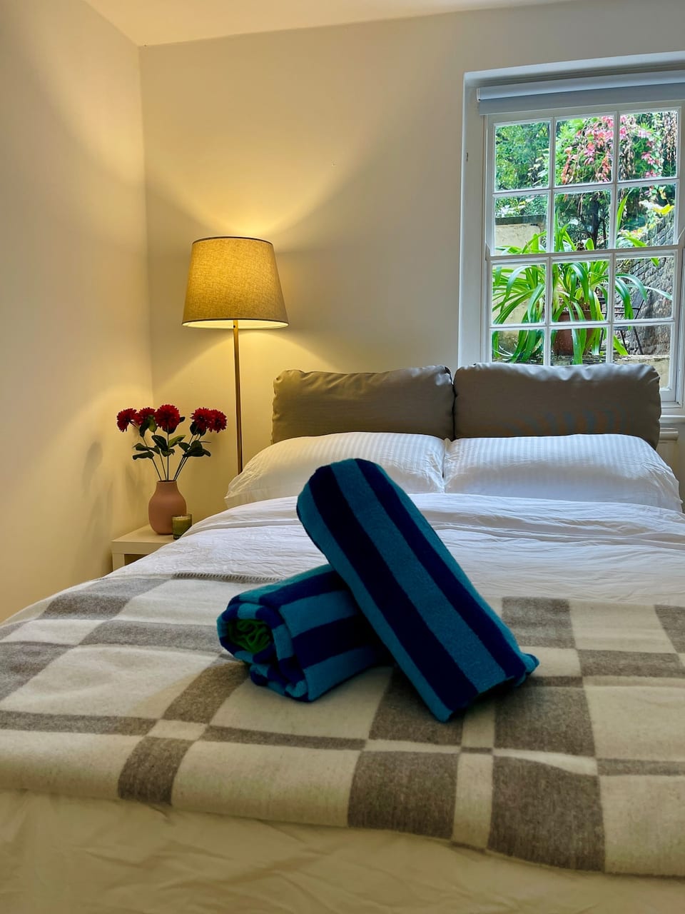 Elegant Central London apartment image 1