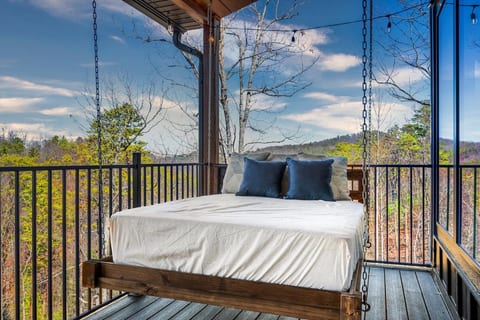 NEW Hoop & Paddle Hideaway Modern Luxury Sleep 26