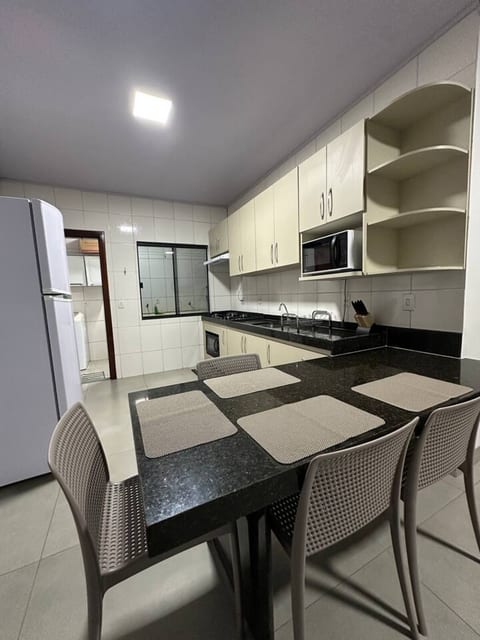 Davisis - Casa Ampla 2 Quartos e Garagem grande