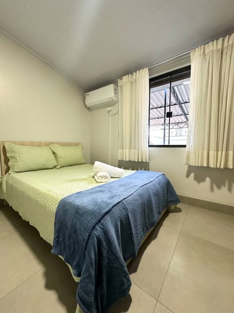 Davisis - Casa Ampla 2 Quartos e Garagem grande