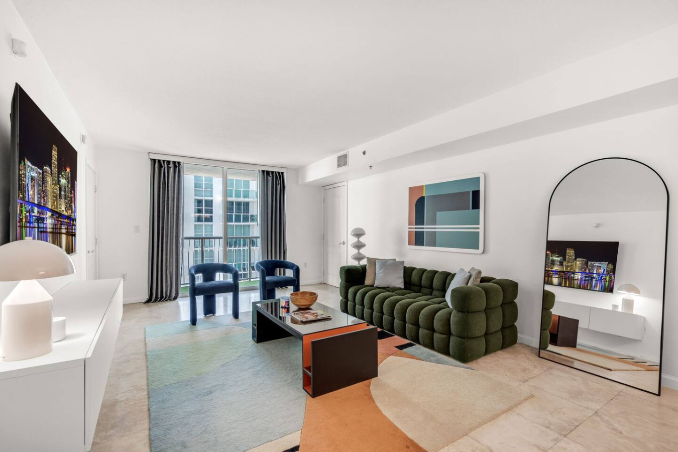 brickell-2br2ba-chic-residence-poolgymfree-park/