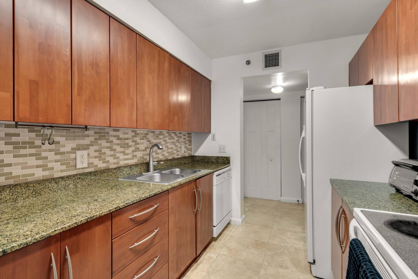 brickell-2br2ba-chic-residence-poolgymfree-park/