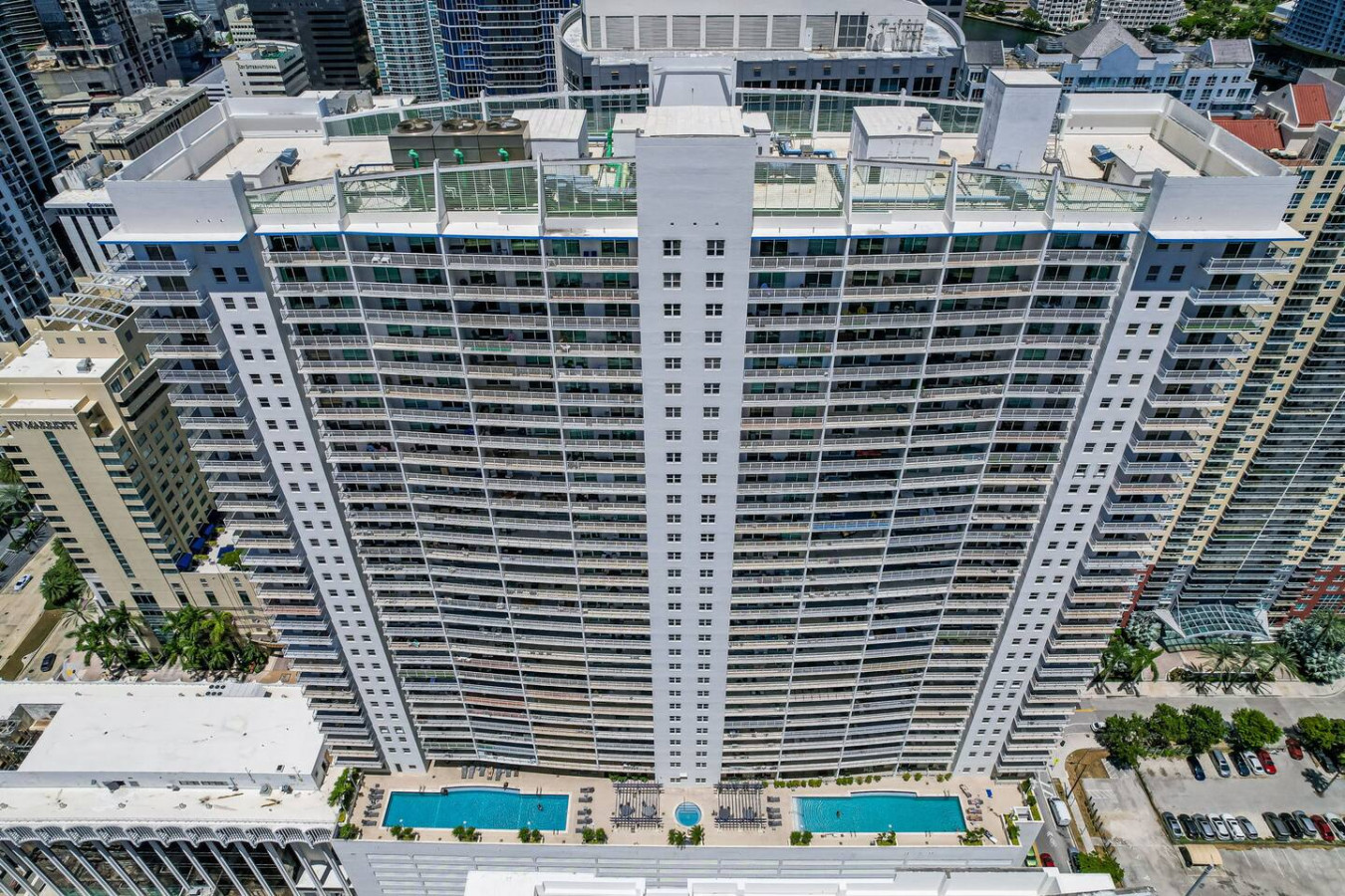 brickell-2br2ba-chic-residence-poolgymfree-park/