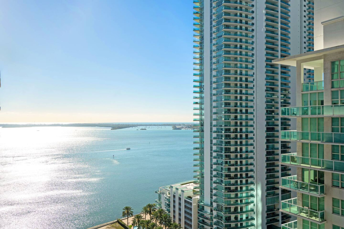 brickell-2br2ba-chic-residence-poolgymfree-park/