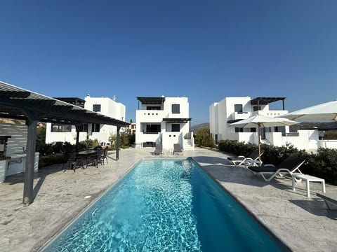 Villa Finoe • 4BR • Pool • 7-min walk to the Beach