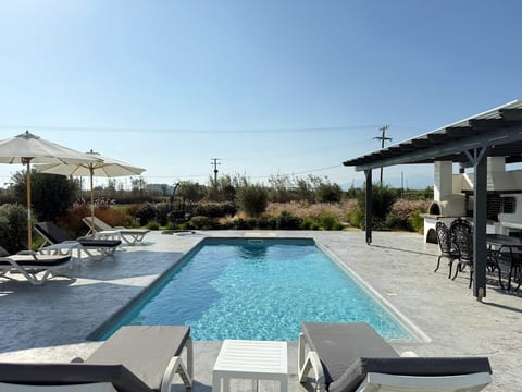 Villa Finoe • 4BR • Pool • 7-min walk to the Beach