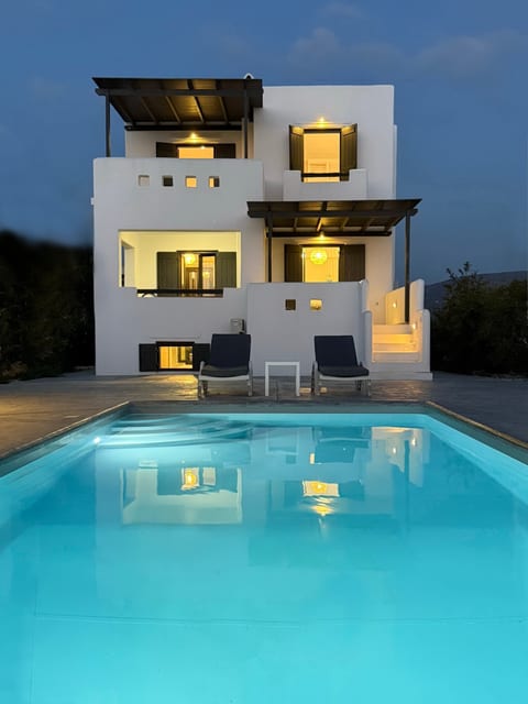 Villa Finoe • 4BR • Pool • 7-min walk to the Beach