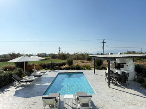 Villa Finoe • 4BR • Pool • 7-min walk to the Beach