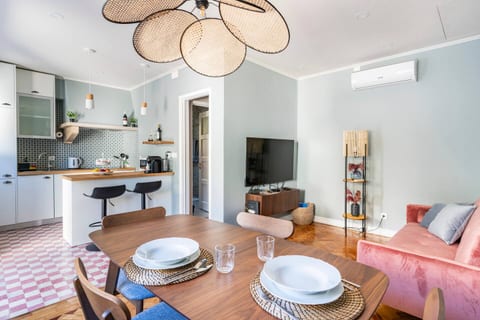 Dining Area: Modern elegance in a sunlit space, perfect for savoring meals with style!