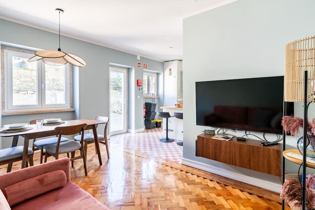 vintage-charm-near-sintra's-wonders-sintra-45/