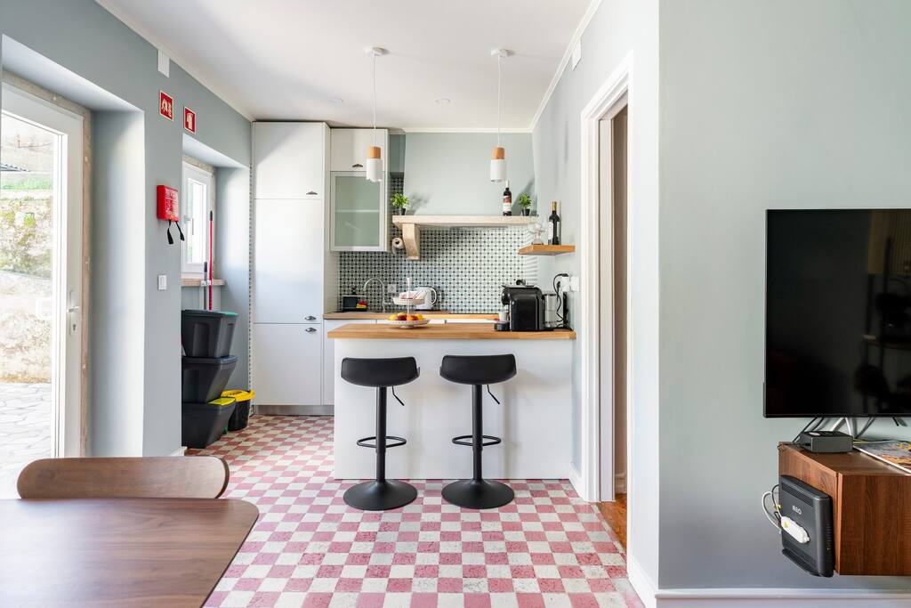 vintage-charm-near-sintra's-wonders-sintra-45/