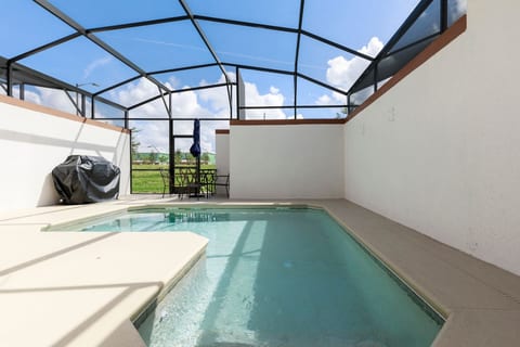 Modern 4BR Resort Home- Private Pool- Sleeps 8