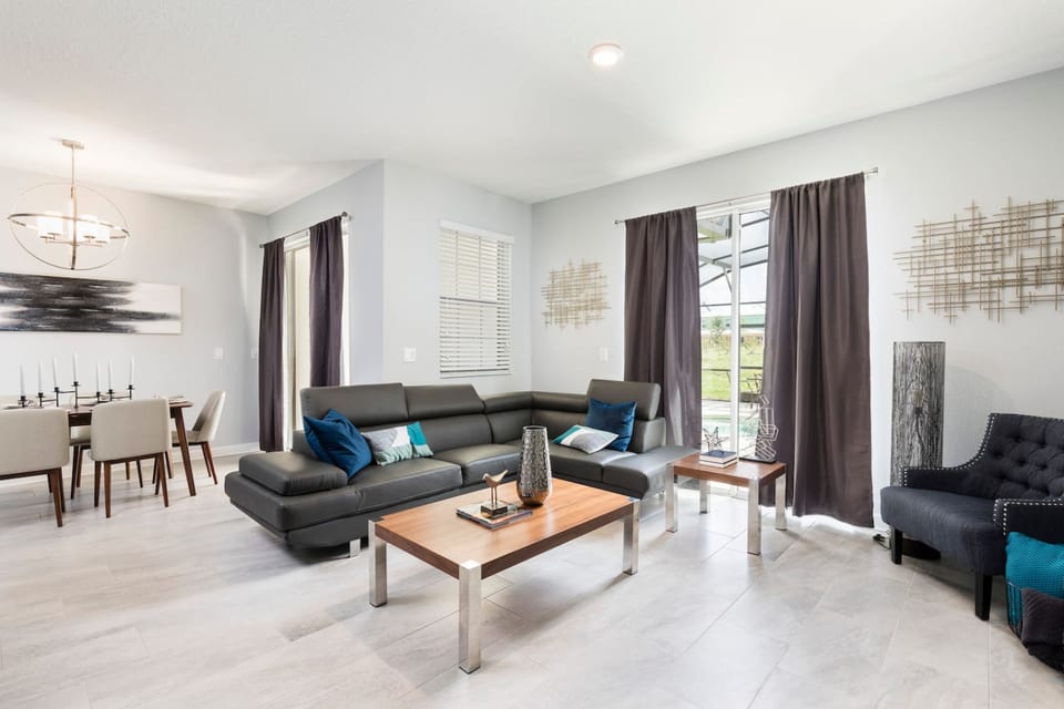 Modern 4BR Resort Home- Private Pool- Sleeps 8 - Davenport