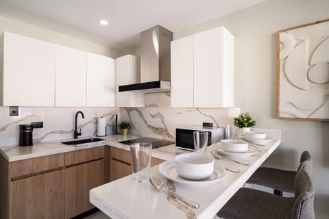 SunJoy Modern 2BR Apartment Isla Verde