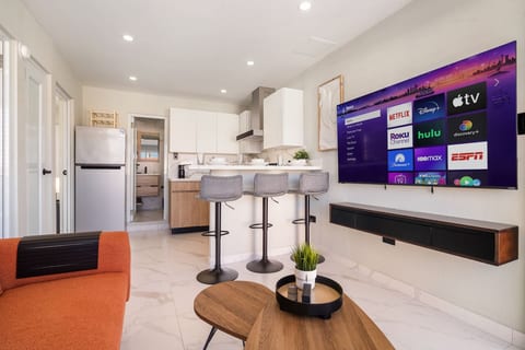 SunJoy Modern 2BR Apartment Isla Verde