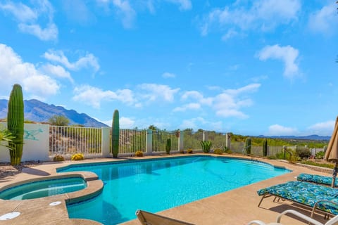 Tucson/Oro Valley Vacation Home w/Spa, Pool, GOLF