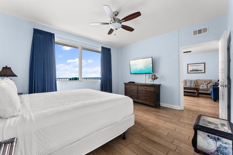 Master Bedroom – Spacious master suite with a plush king bed, TV, and stunning Gulf views right from your window.