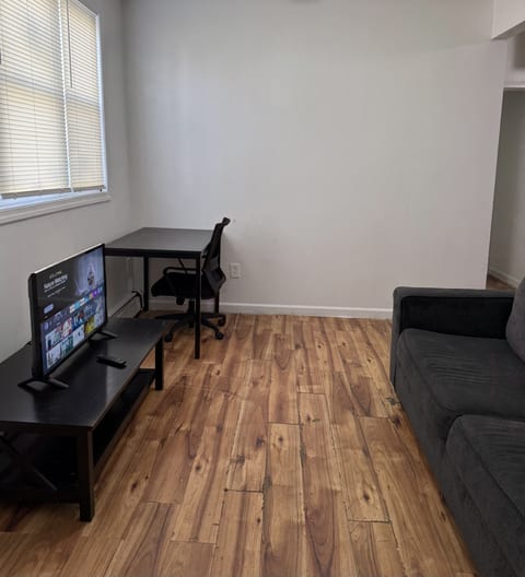 Private house with 4 bedrooms 2 bathrooms, NYC direct bus 1 block away, MetLife Stadium World Cup 30 minutes away