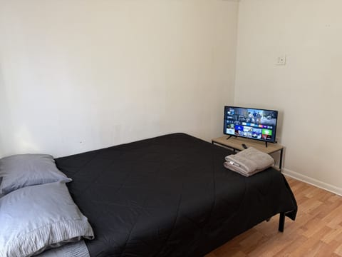 Private house with 4 bedrooms 2 bathrooms, NYC direct bus 1 block away, MetLife Stadium World Cup 30 minutes away