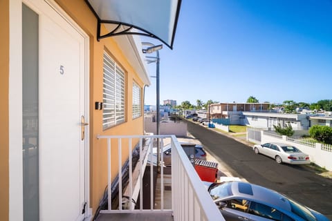 MoonJoy Chic 2BR Apartment Private Patio
