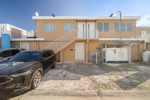 MoonJoy Chic 2BR Apartment Private Patio