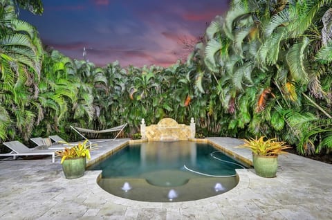 Private heated private pool home with hot tub, bbq