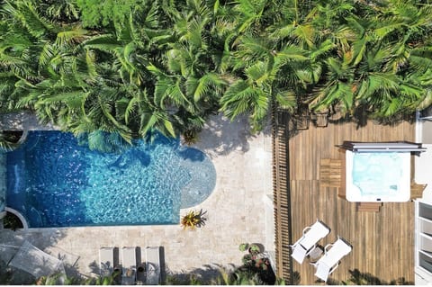 Private heated private pool home with hot tub, bbq