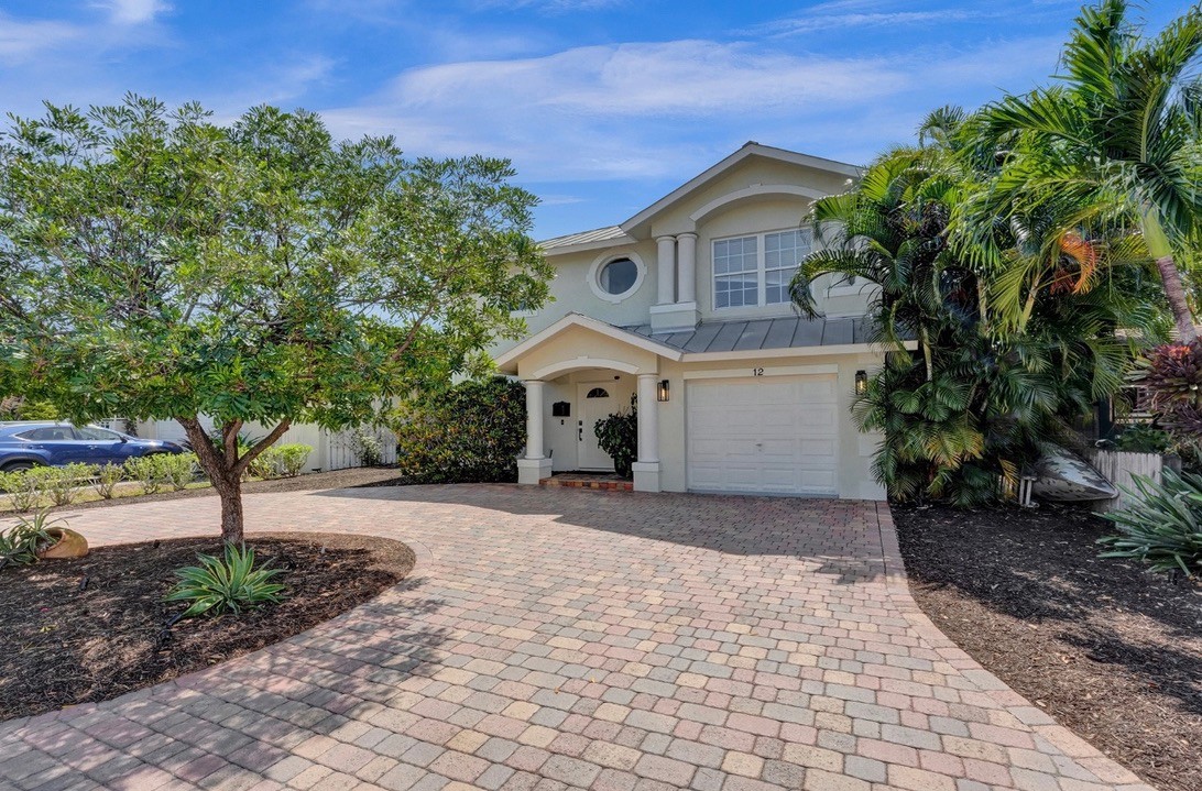 Private heated private pool home with hot tub, bbq