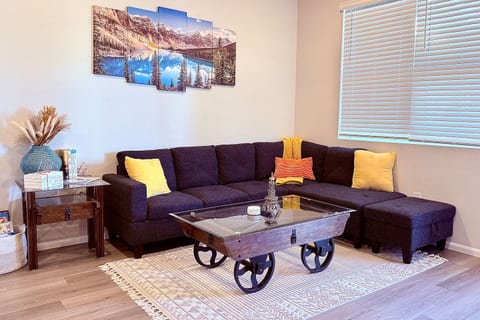 Luxe 8 guests • I-70/470 • Anschutz • Fly • Trails