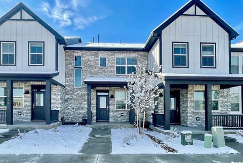 Luxe Retreat | Modern 3BR | DIA, Downtown & Parks image 1