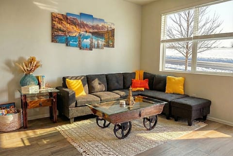 Luxe Retreat | Modern 3BR | DIA, Downtown & Parks image 2