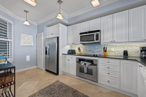 Luxury Ocean Front Penthouse -Steps from the Beach