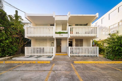 Walking to the Beach 3 bedroom House Next to Ocean