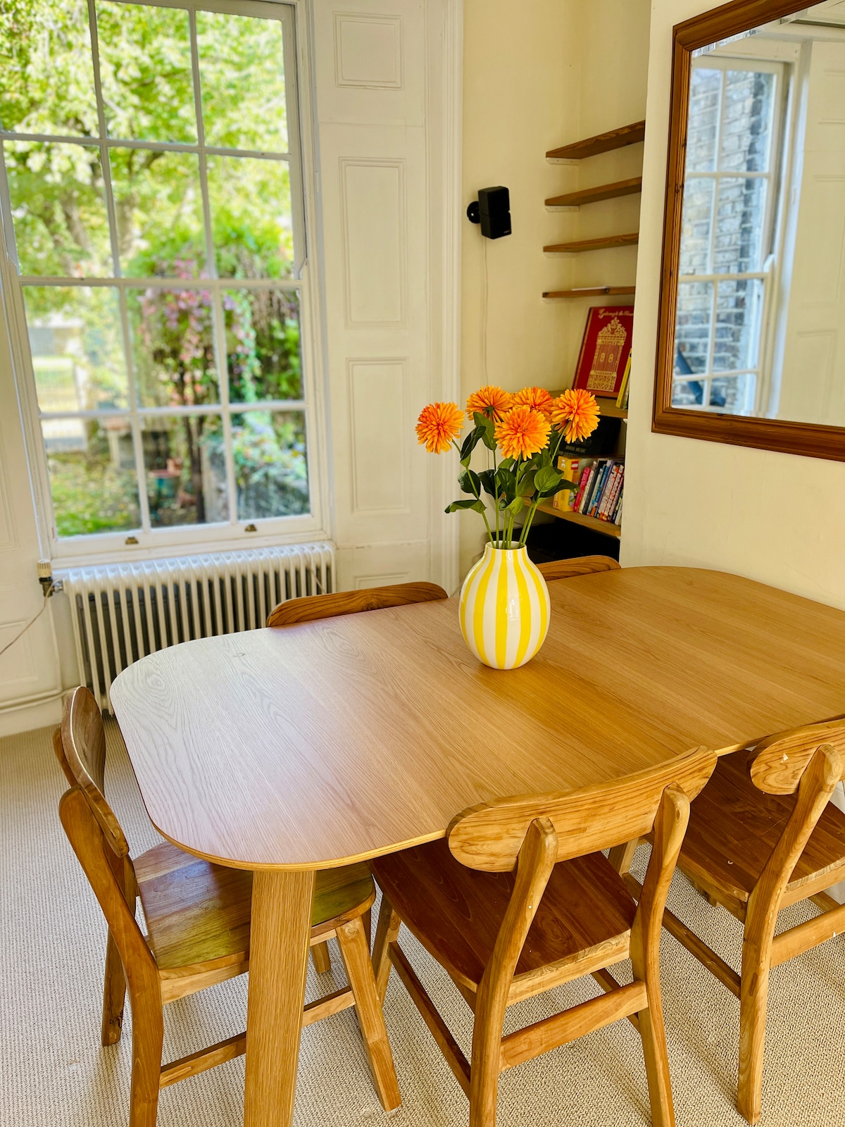 Elegant Central London Townhouse image 1