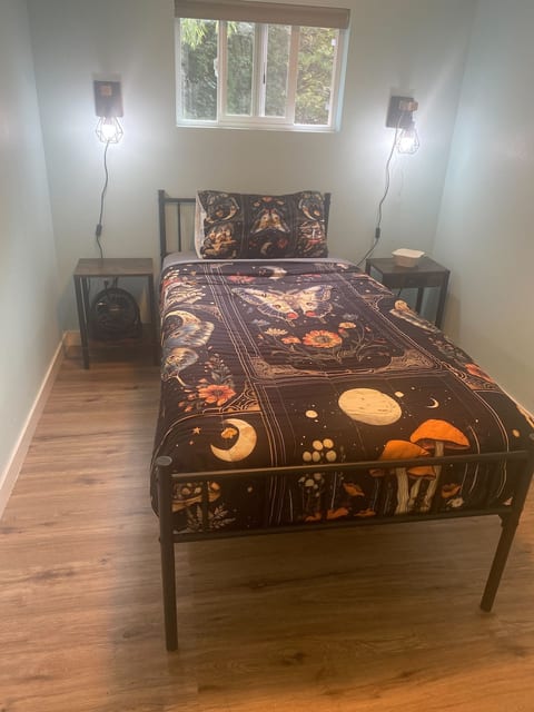 Private Room - 5 mins to Seattle Center image 2