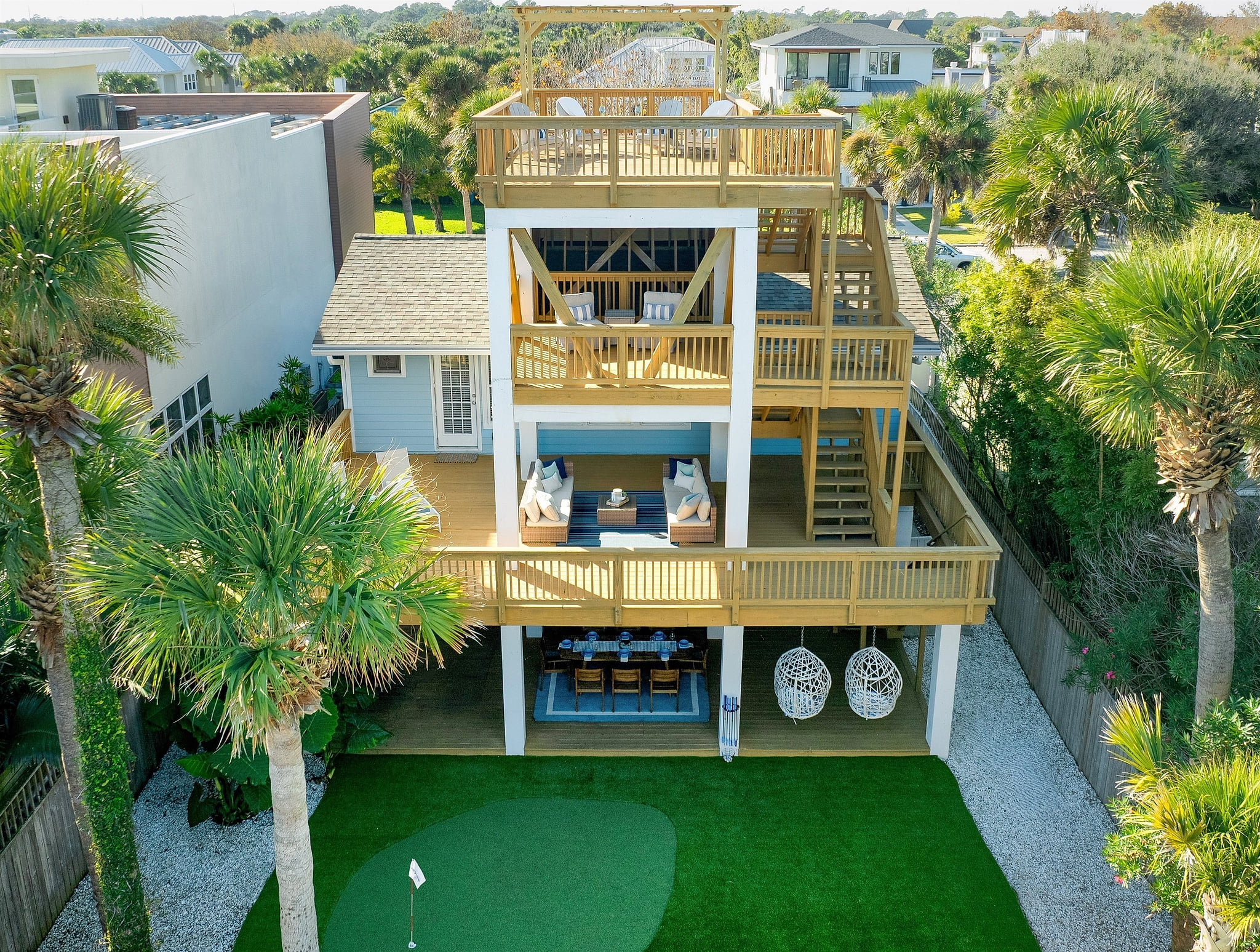 VistaMar: Oceanview Retreat Rooftop Deck & Putting Green