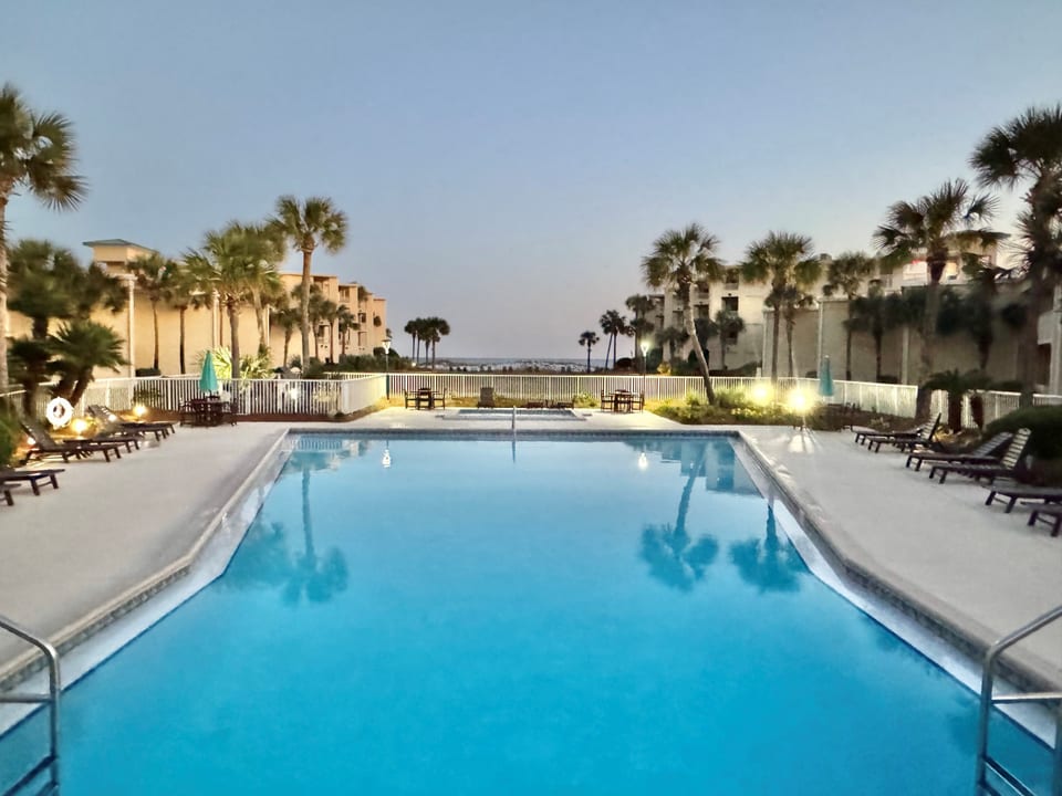 The Beachcomber at Silver Dunes - Destin