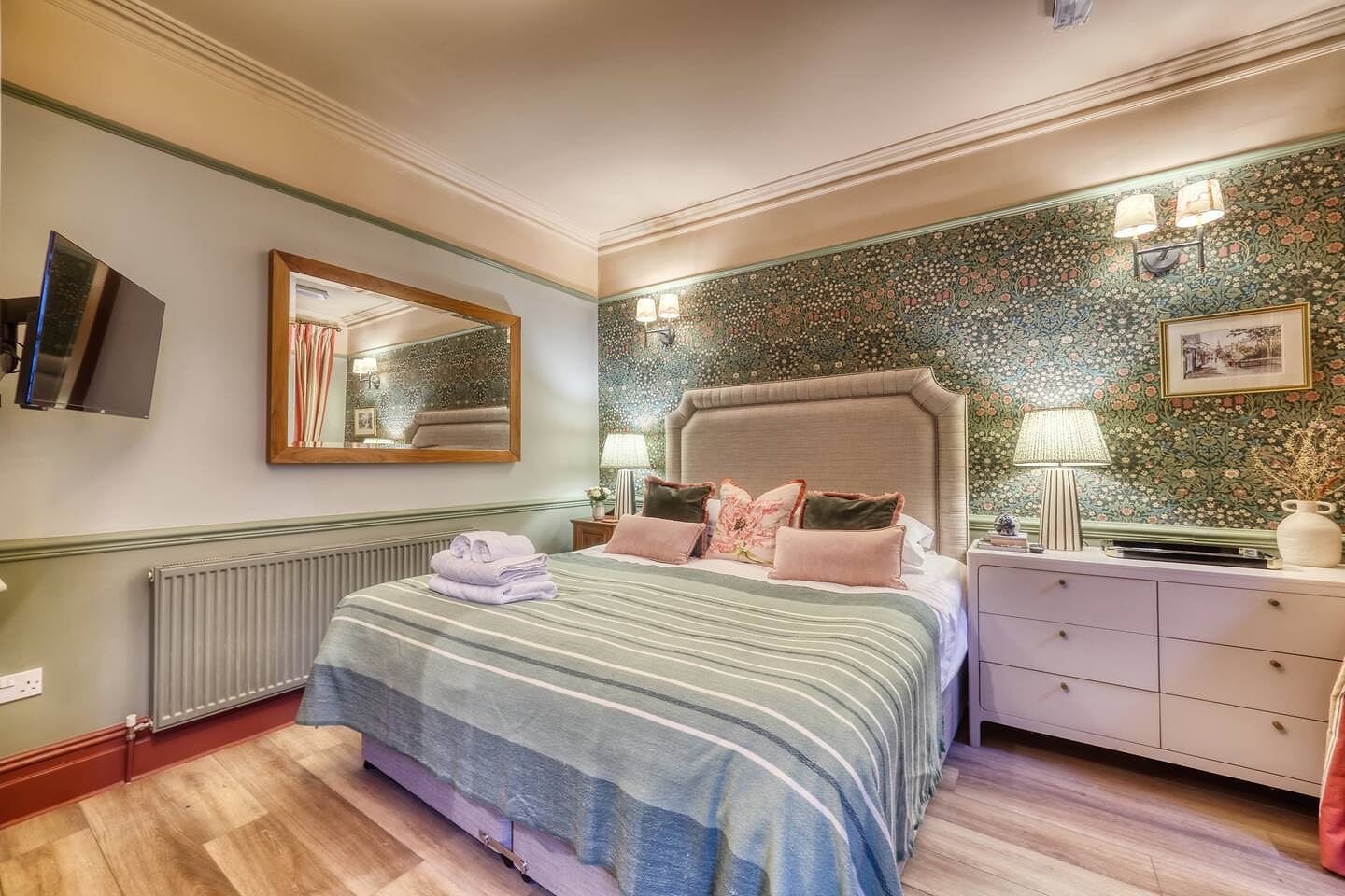 Ground - Super-king room with private bathroom