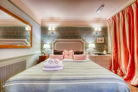 Ground - Super-king room with private bathroom