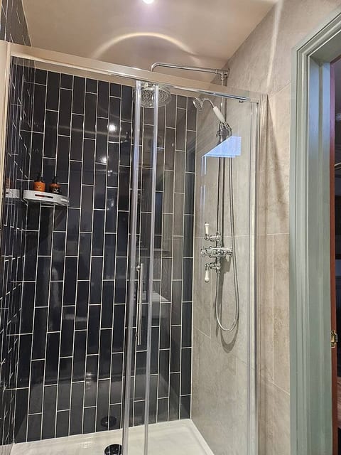 Ground - Super-king room with private bathroom