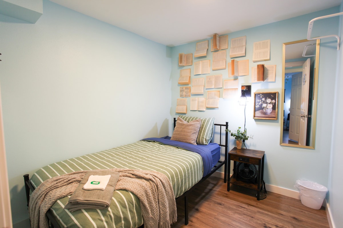 The Library Room image 1