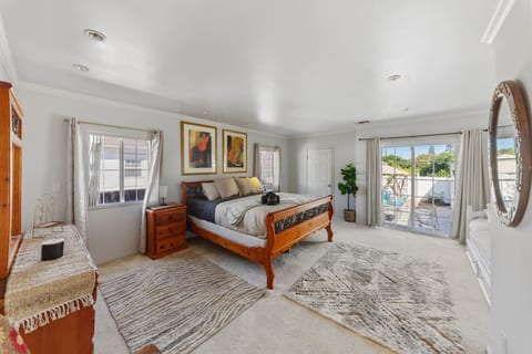 Spacious Home Yard & EV Charger Near Santa Monica