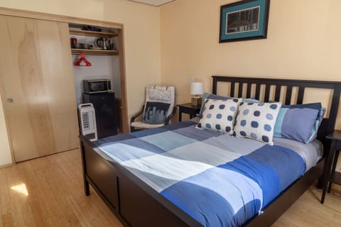 Energy-Efficient Oasis: Cozy Suite Near DT Boulder